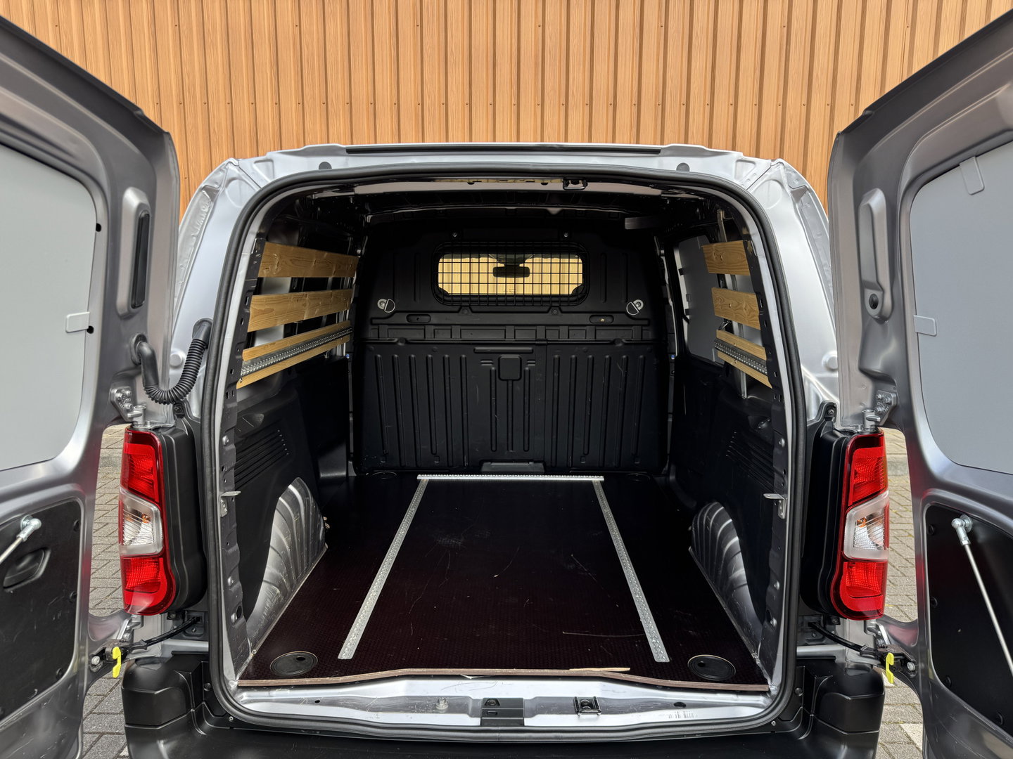 Citroën Berlingo 1.5 BlueHDI Control | Marge | Apple Carplay | Android Auto | Navigatie | Cruise Control | Parkeersensoren | Airconditioning | Bluetooth | Automatische Verlichting | Elektrische Spiegels |