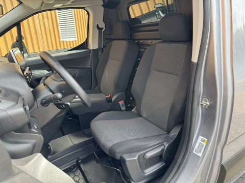 Citroën Berlingo 1.5 BlueHDI Control | Apple Carplay | Android Auto | Navigatie | Cruise Control | Parkeersensoren | Airconditioning | Bluetooth | Automatische Verlichting | Elektrische Spiegels |