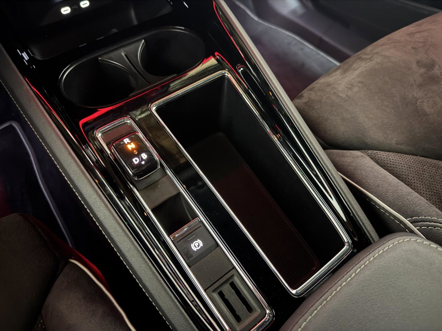 Škoda Enyaq iV 60 Sportline SOH 87% Carplay Camera Sfeerver. Stoel/Stuur verwarming