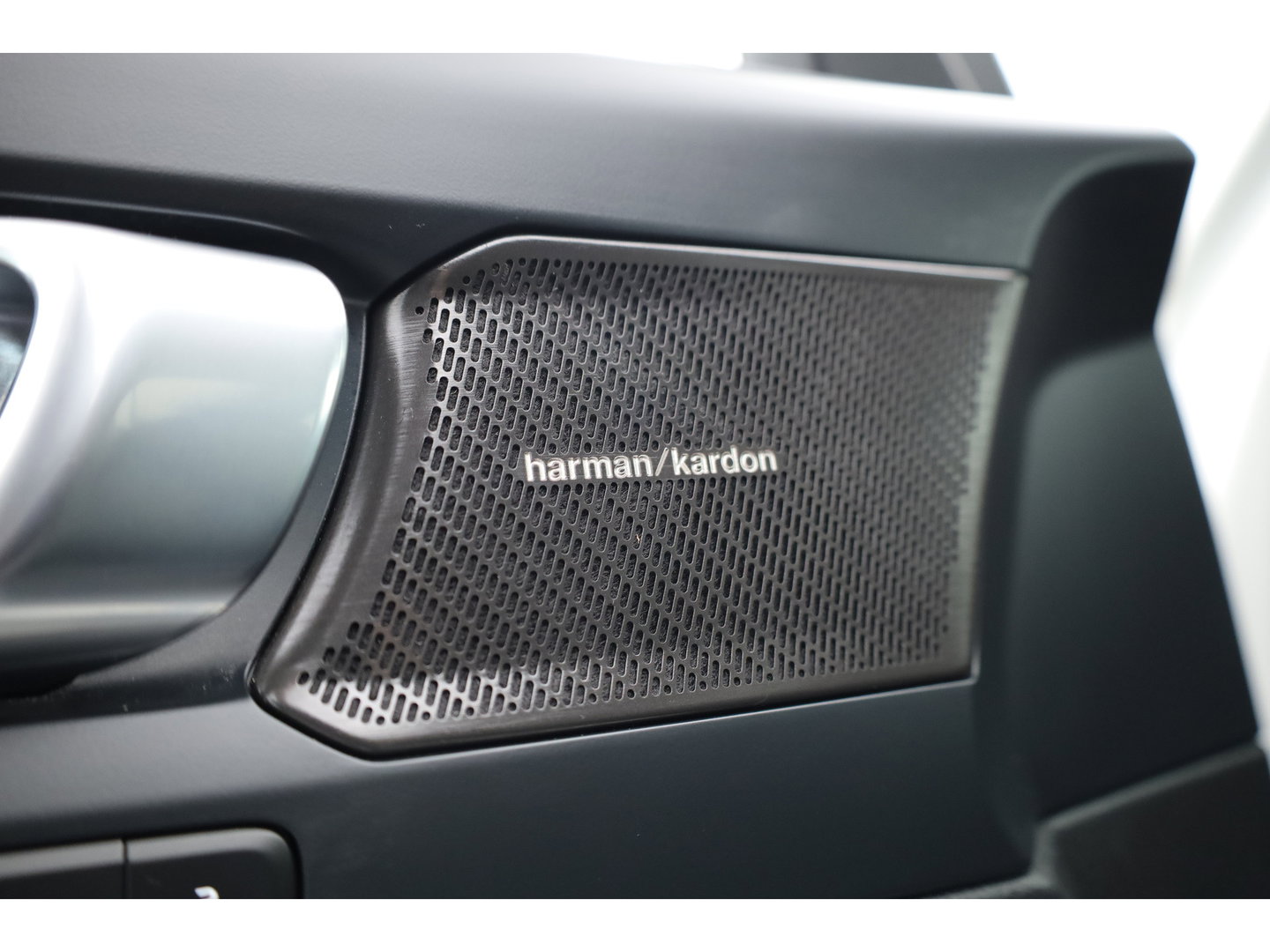 Volvo XC40 1.5 T5 Recharge Inscription SOH 93,9% | Pilot Assist | All Season | Apple CarPlay & Android Auto | Harman Kardon | Stoel-Stuurverw.