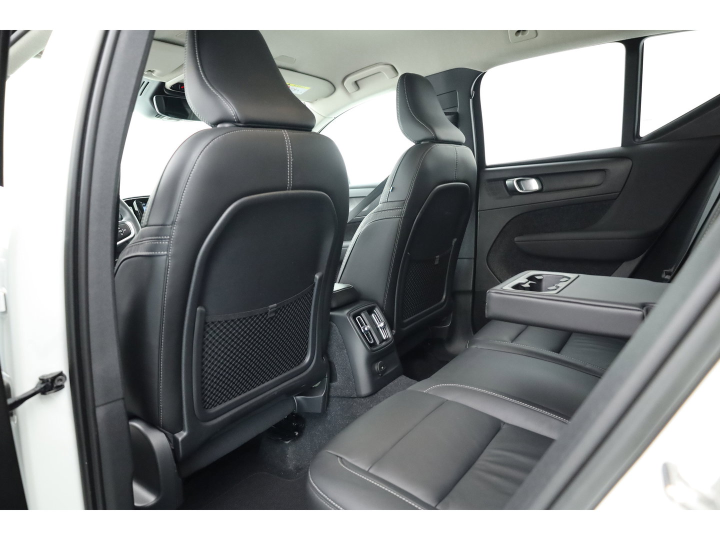 Volvo XC40 1.5 T5 Recharge Inscription SOH 93,9% | Pilot Assist | All Season | Apple CarPlay & Android Auto | Harman Kardon | Stoel-Stuurverw.