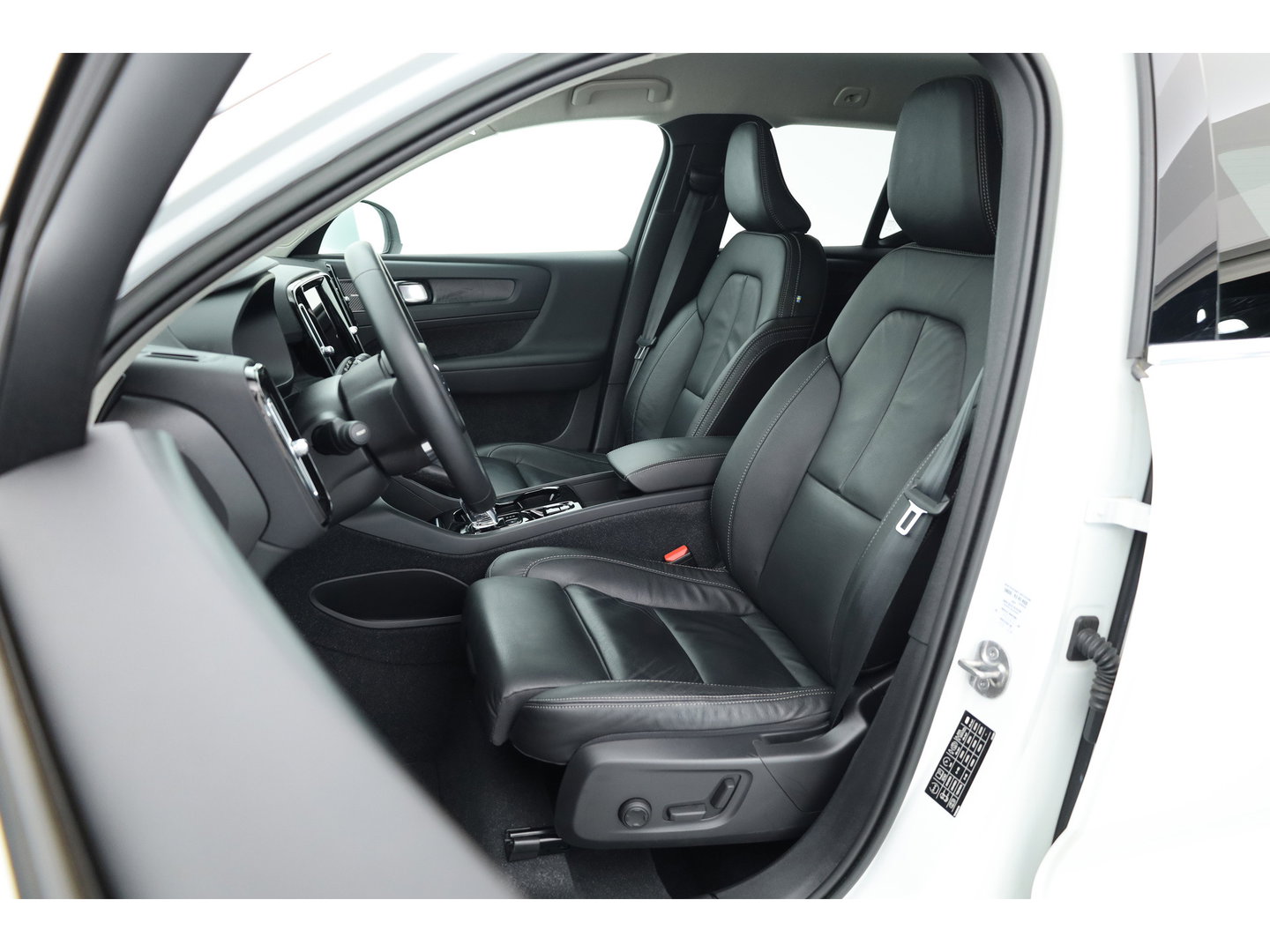 Volvo XC40 1.5 T5 Recharge Inscription SOH 93,9% | Pilot Assist | All Season | Apple CarPlay & Android Auto | Harman Kardon | Stoel-Stuurverw.