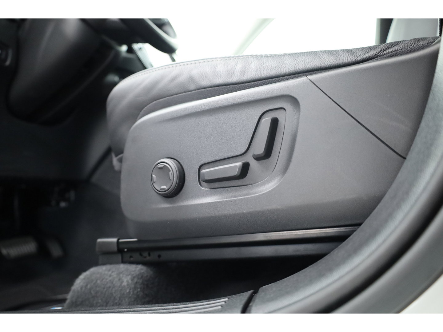 Volvo XC40 1.5 T5 Recharge Inscription SOH 93,9% | Pilot Assist | All Season | Apple CarPlay & Android Auto | Harman Kardon | Stoel-Stuurverw.