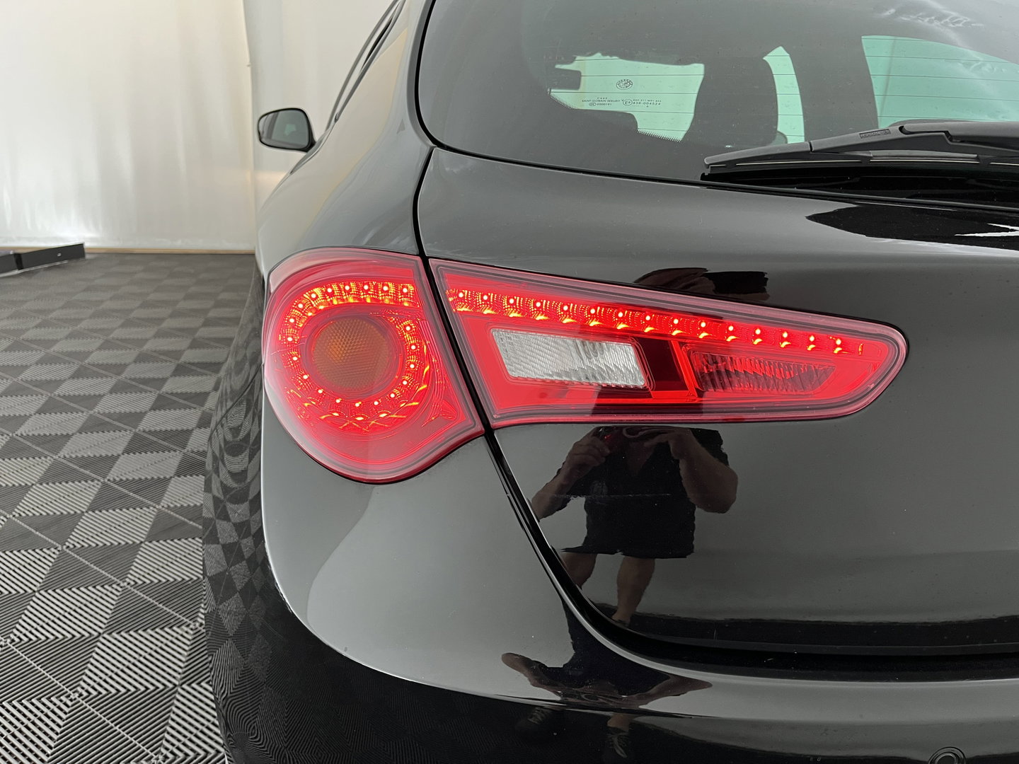 Alfa Romeo Giulietta 1.6 JTDM Super Pack Veloce Aut. *NAVI-FULLMAP | SPORTSEATS | SHIFTPADDLES | PRIVACY-GLASS | ECC | PDC | CRUISE | 17''ALU*