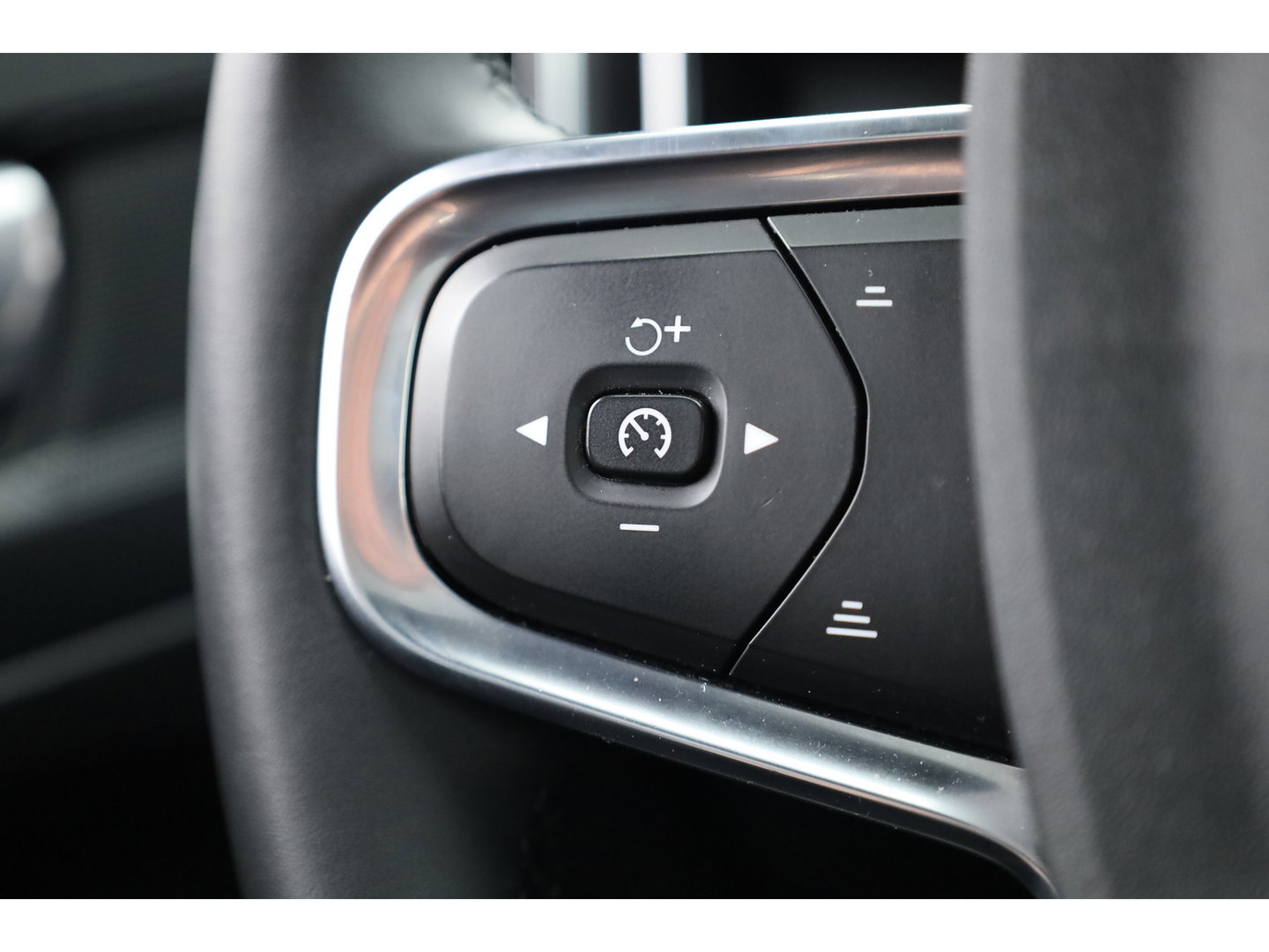 Volvo C40 Recharge Plus 69 kWh | Pano | Elek. Trekhaak | Stoel- Stuurverw. | Pilot Assist | Camera | Apple CarPlay