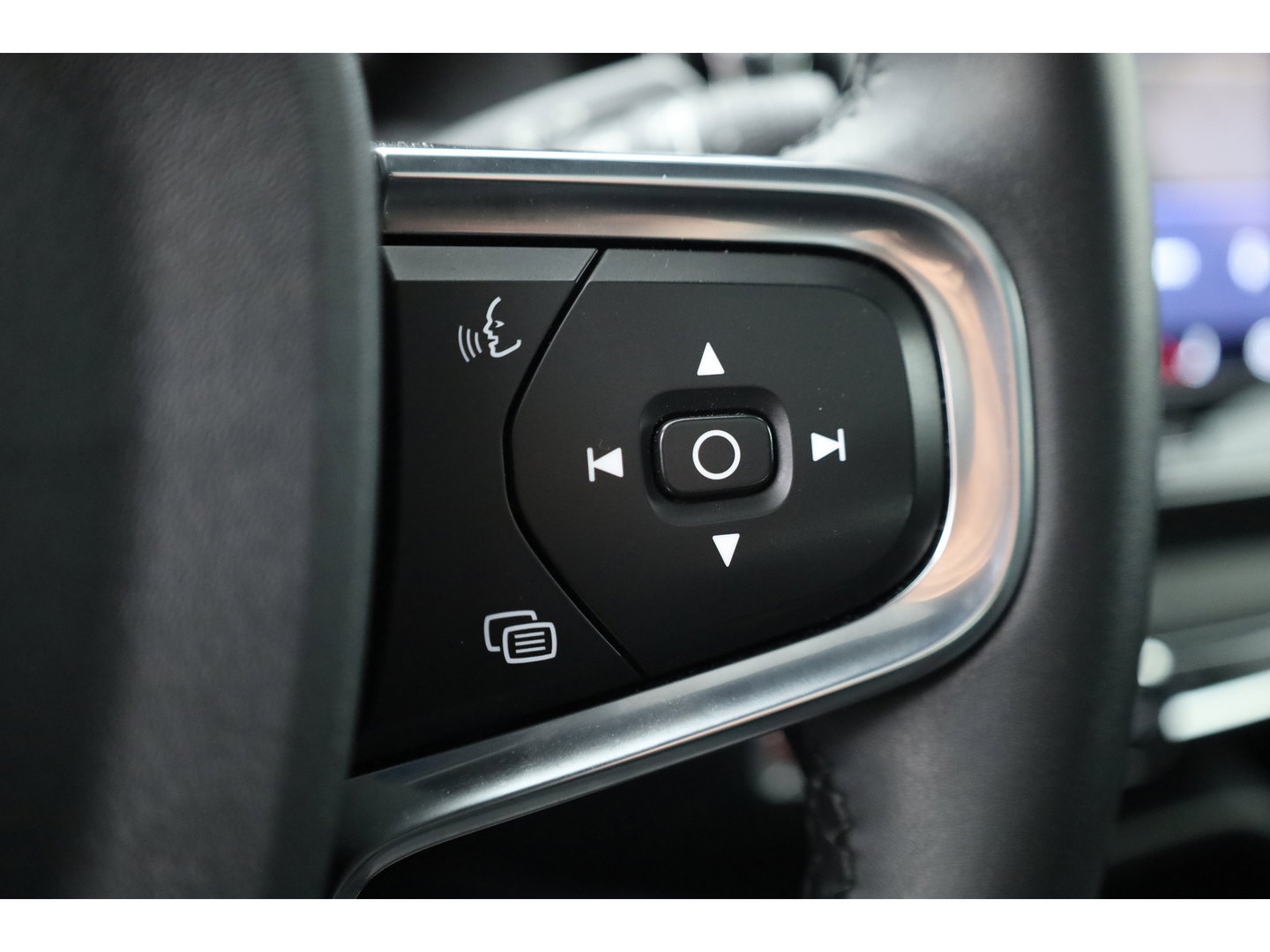 Volvo C40 Recharge Plus 69 kWh | Pano | Elek. Trekhaak | Stoel- Stuurverw. | Pilot Assist | Camera | Apple CarPlay