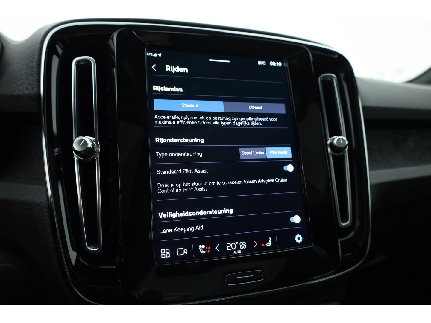 Volvo C40 Recharge Plus 69 kWh | Pano | Elek. Trekhaak | Stoel- Stuurverw. | Pilot Assist | Camera | Apple CarPlay