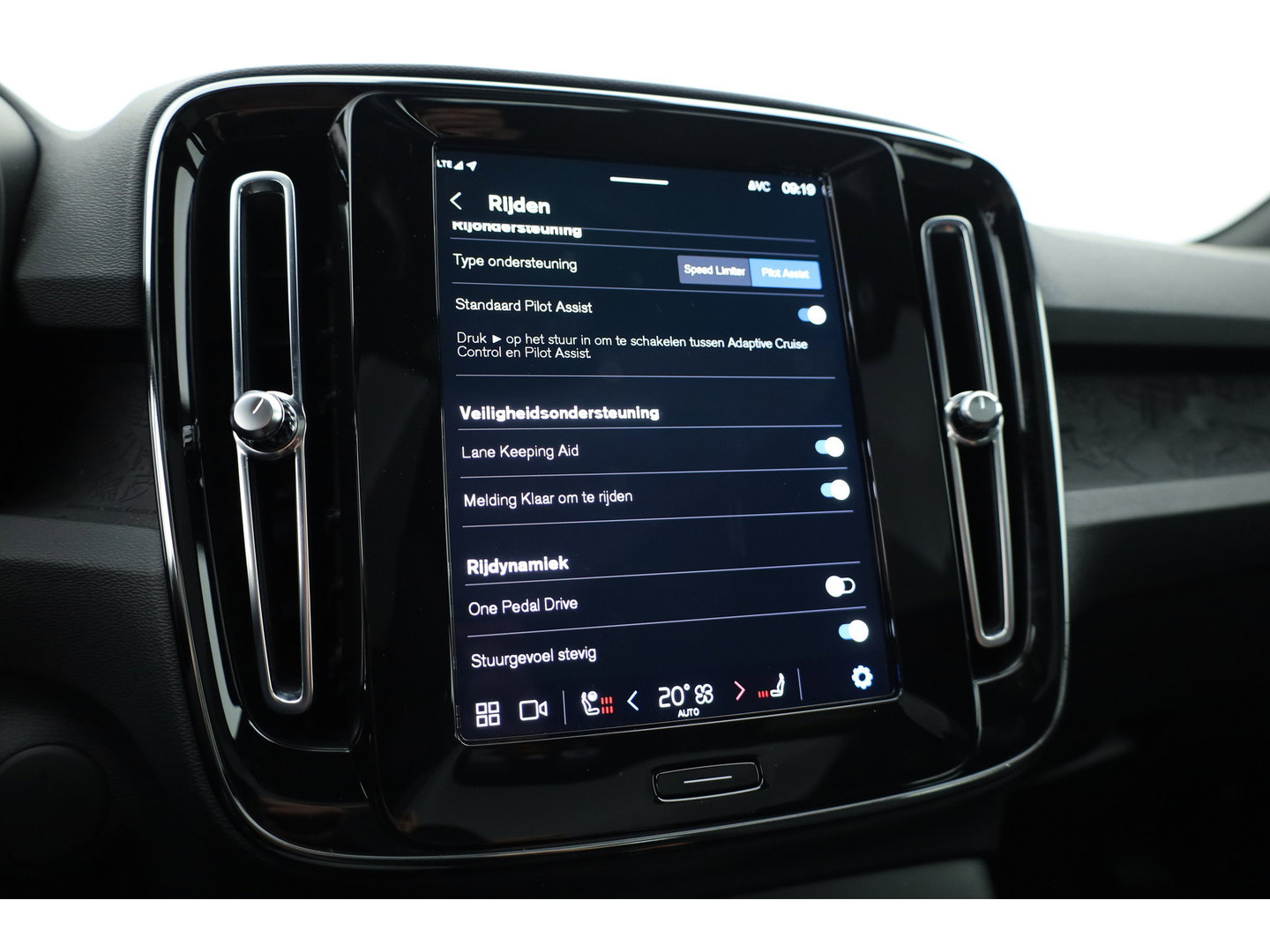 Volvo C40 Recharge Plus 69 kWh | Pano | Elek. Trekhaak | Stoel- Stuurverw. | Pilot Assist | Camera | Apple CarPlay