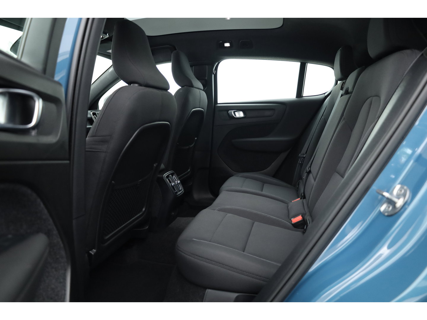 Volvo C40 Recharge Plus 69 kWh | Pano | Elek. Trekhaak | Stoel- Stuurverw. | Pilot Assist | Camera | Apple CarPlay