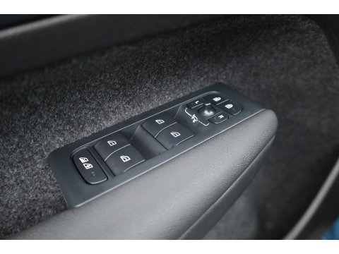 Volvo C40 Recharge Plus 69 kWh | Pano | Elek. Trekhaak | Stoel- Stuurverw. | Pilot Assist | Camera | Apple CarPlay