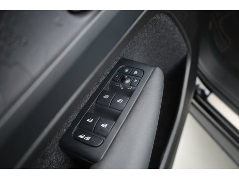 Volvo XC40 Single Motor Plus 69 kWh | SOH 94.4% | Adapt. Cruise | Keyless | Stoel-Stuurverw. | All Season | Camera | 19"