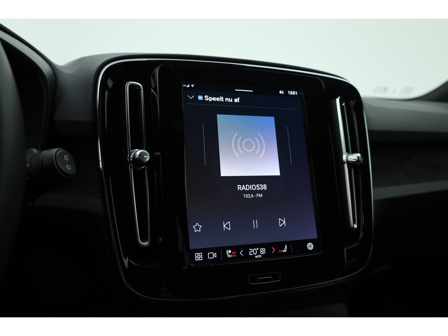 Volvo XC40 Single Motor Plus 69 kWh | SOH 94.4% | Adapt. Cruise | Keyless | Stoel-Stuurverw. | All Season | Camera | 19"