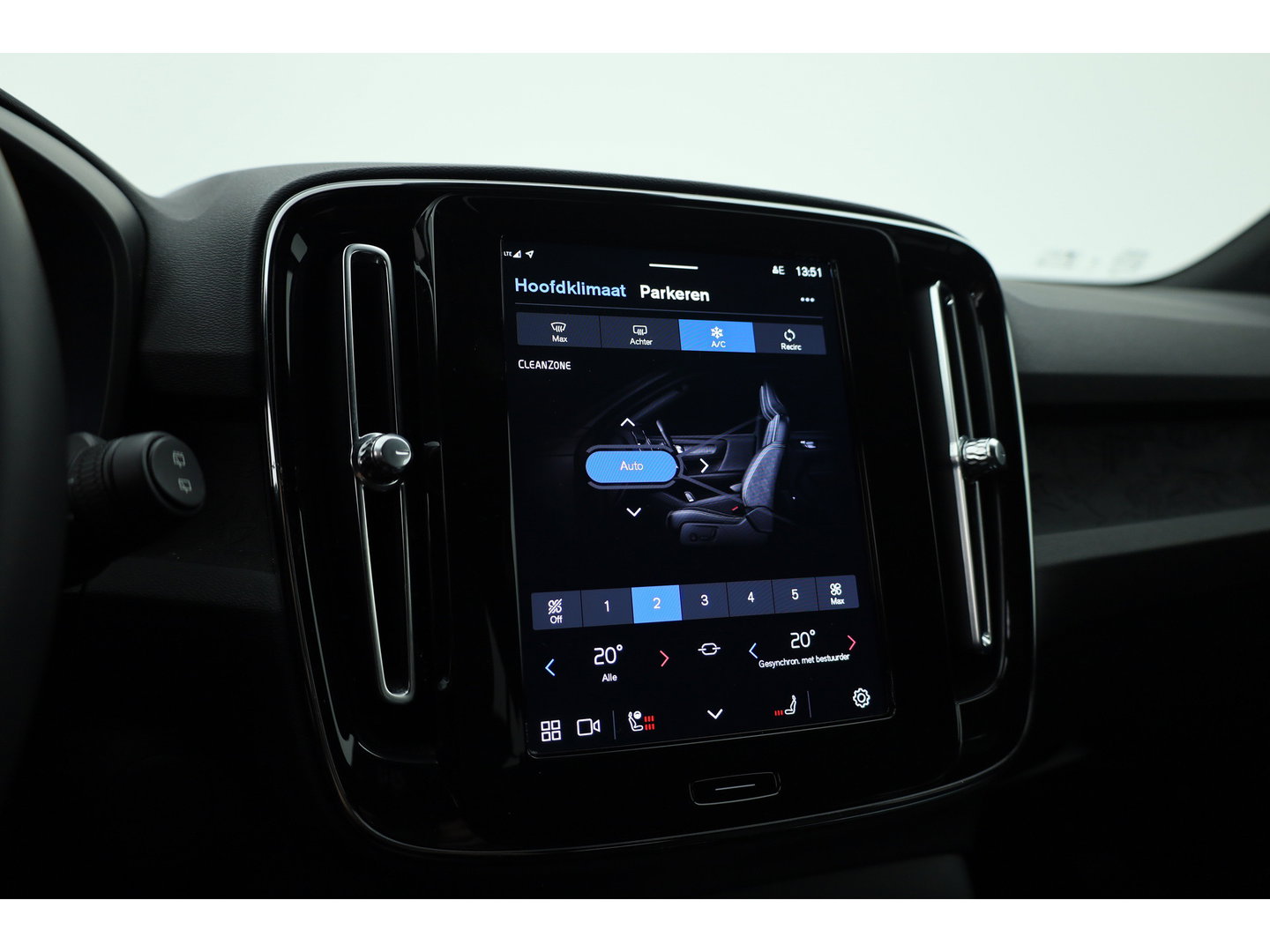 Volvo XC40 Single Motor Plus 69 kWh | SOH 94.4% | Adapt. Cruise | Keyless | Stoel-Stuurverw. | All Season | Camera | 19"