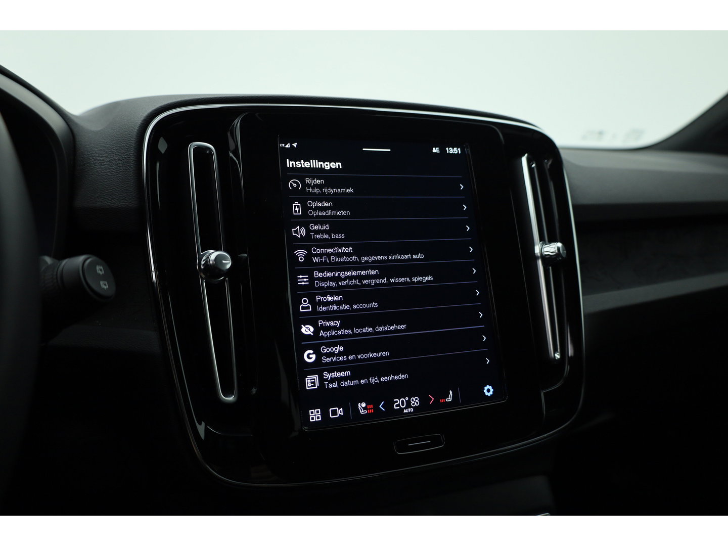 Volvo XC40 Single Motor Plus 69 kWh | SOH 94.4% | Adapt. Cruise | Keyless | Stoel-Stuurverw. | All Season | Camera | 19"