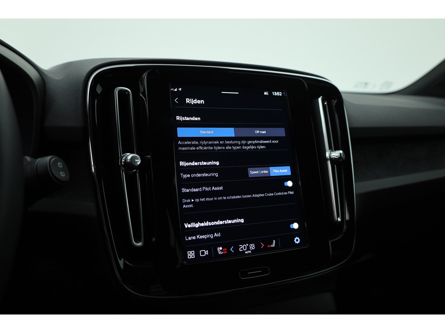 Volvo XC40 Single Motor Plus 69 kWh | SOH 94.4% | Adapt. Cruise | Keyless | Stoel-Stuurverw. | All Season | Camera | 19"