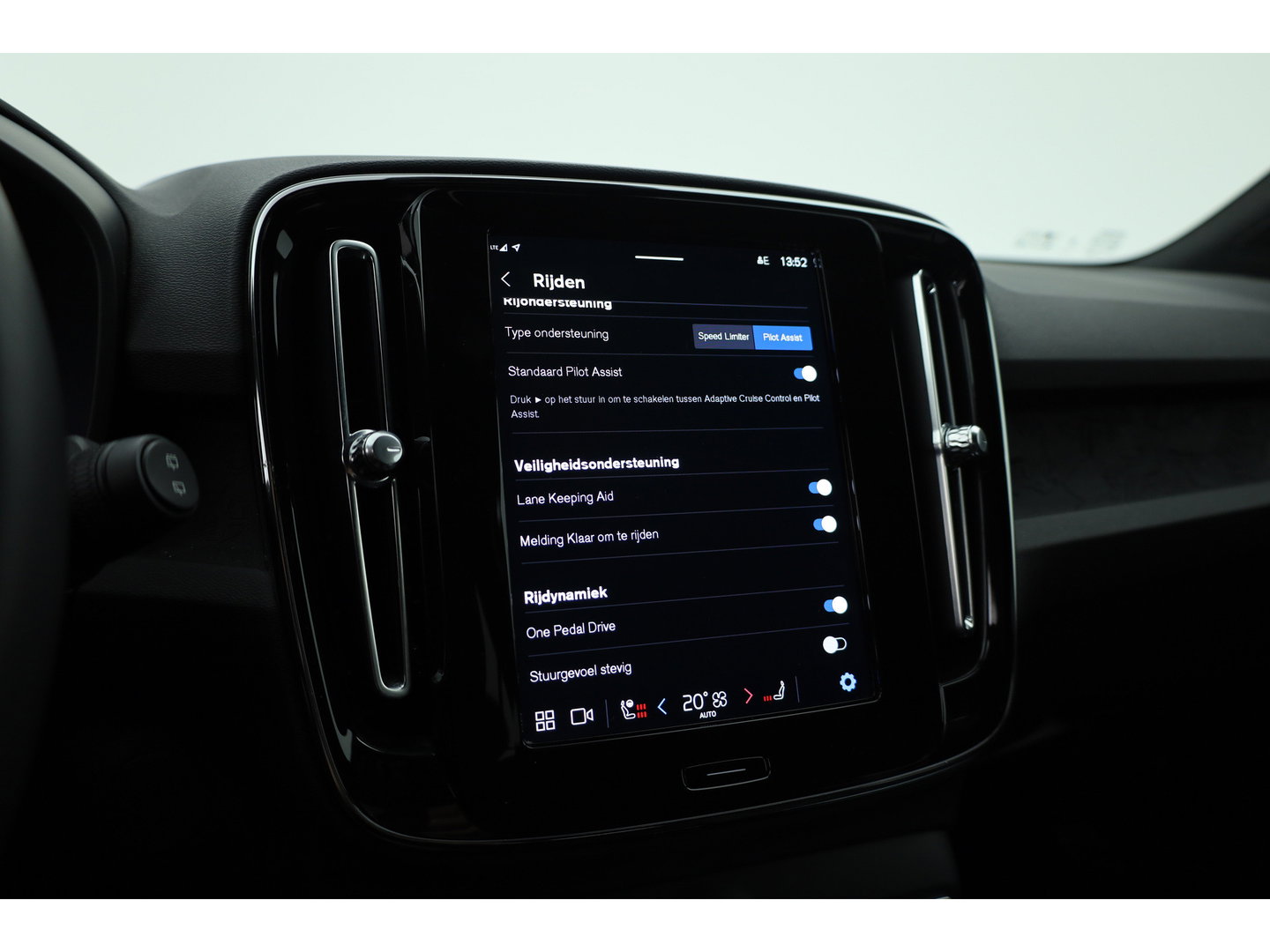Volvo XC40 Single Motor Plus 69 kWh | SOH 94.4% | Adapt. Cruise | Keyless | Stoel-Stuurverw. | All Season | Camera | 19"
