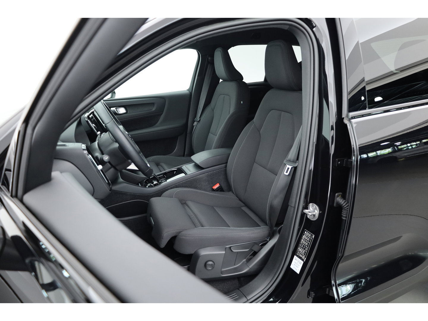 Volvo XC40 Single Motor Plus 69 kWh | SOH 94.4% | Adapt. Cruise | Keyless | Stoel-Stuurverw. | All Season | Camera | 19"