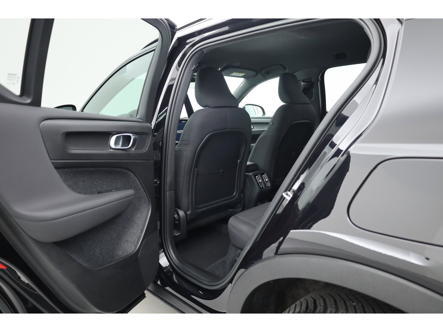 Volvo XC40 Single Motor Plus 69 kWh | SOH 94.4% | Adapt. Cruise | Keyless | Stoel-Stuurverw. | All Season | Camera | 19"