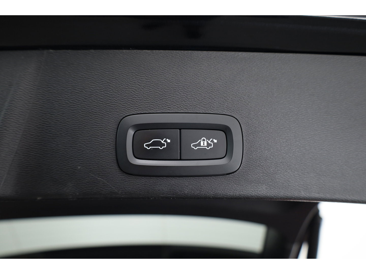 Volvo XC40 Single Motor Plus 69 kWh | SOH 94.4% | Adapt. Cruise | Keyless | Stoel-Stuurverw. | All Season | Camera | 19"