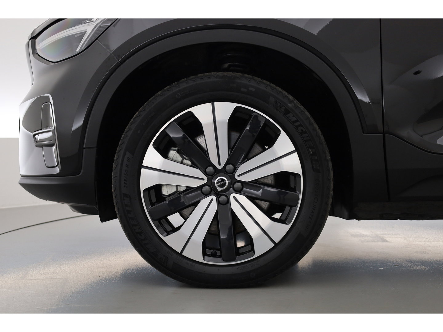 Volvo XC40 Single Motor Plus 69 kWh | SOH 94.4% | Adapt. Cruise | Keyless | Stoel-Stuurverw. | All Season | Camera | 19"