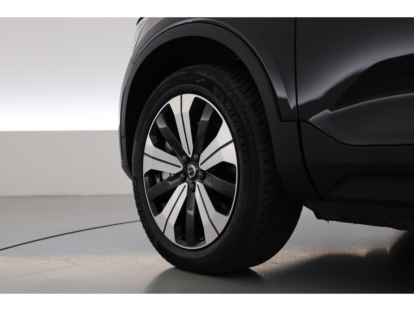 Volvo XC40 Single Motor Plus 69 kWh | SOH 94.4% | Adapt. Cruise | Keyless | Stoel-Stuurverw. | All Season | Camera | 19"