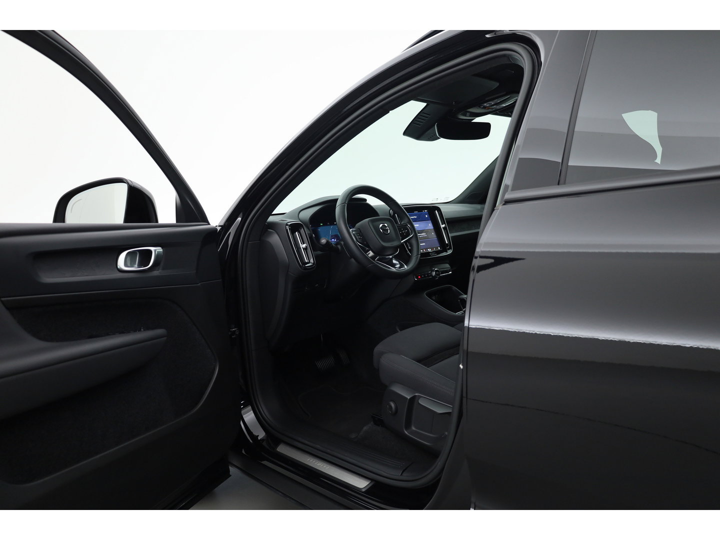 Volvo XC40 Single Motor Plus 69 kWh | SOH 94.4% | Adapt. Cruise | Keyless | Stoel-Stuurverw. | All Season | Camera | 19"