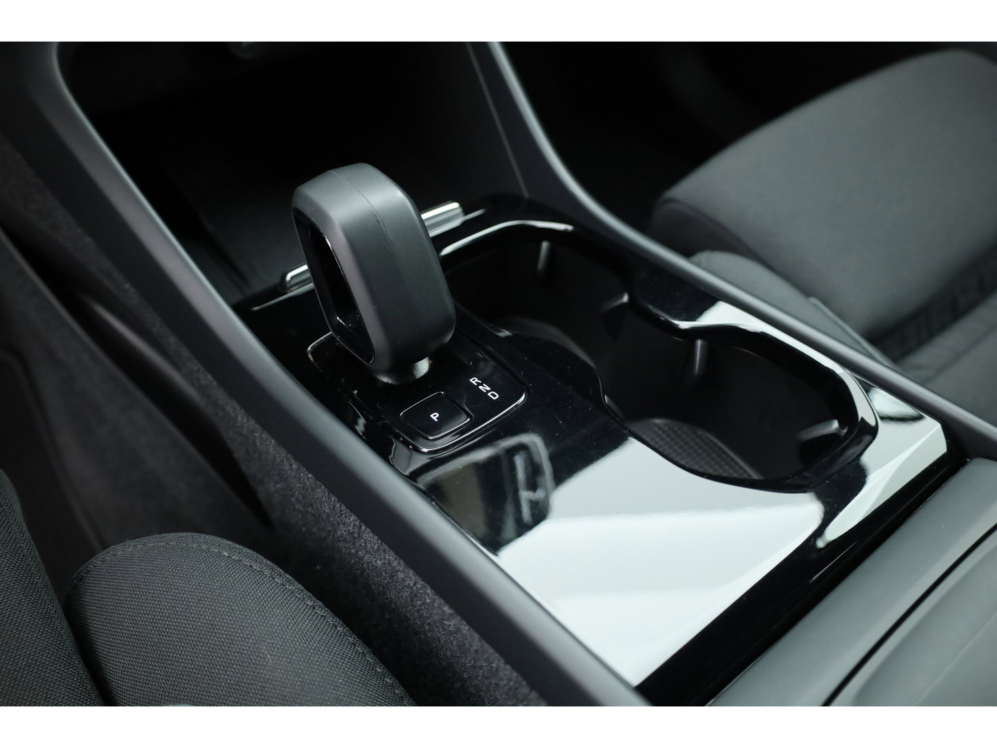 Volvo XC40 Single Motor Plus 69 kWh | SOH 94.4% | Adapt. Cruise | Keyless | Stoel-Stuurverw. | All Season | Camera | 19"