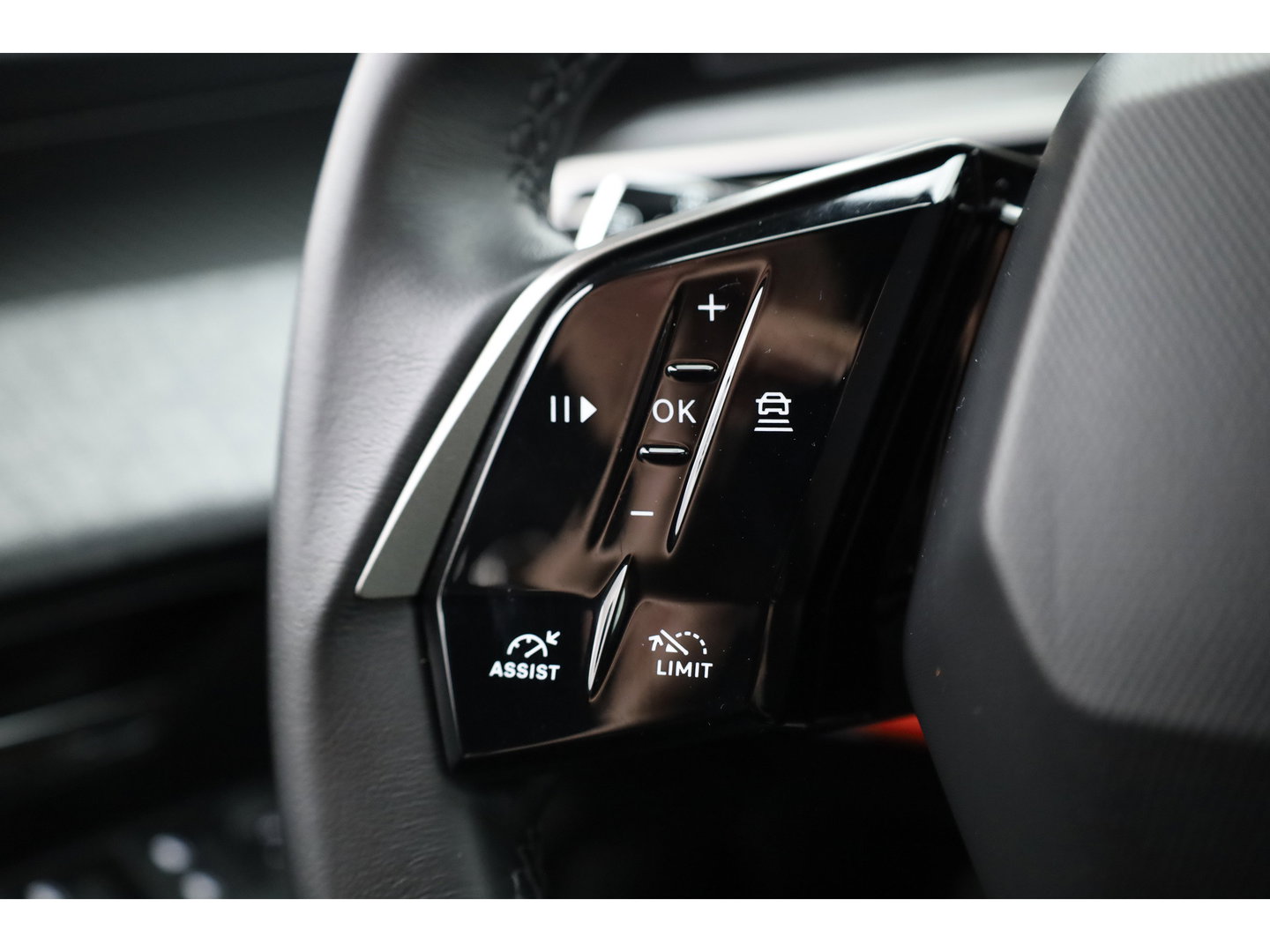 Peugeot 3008 1.2 Hybrid 136 Allure | Dig. Cockpit | Keyless | 360cam | Adapt. Cruise | Trekhaak | All Season | Apple Carplay & Android Auto
