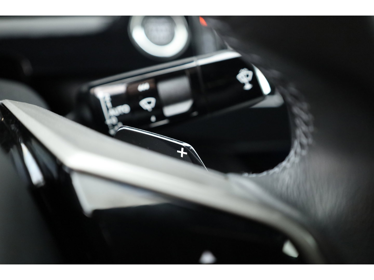 Peugeot 3008 1.2 Hybrid 136 Allure | Dig. Cockpit | Keyless | 360cam | Adapt. Cruise | Trekhaak | All Season | Apple Carplay & Android Auto