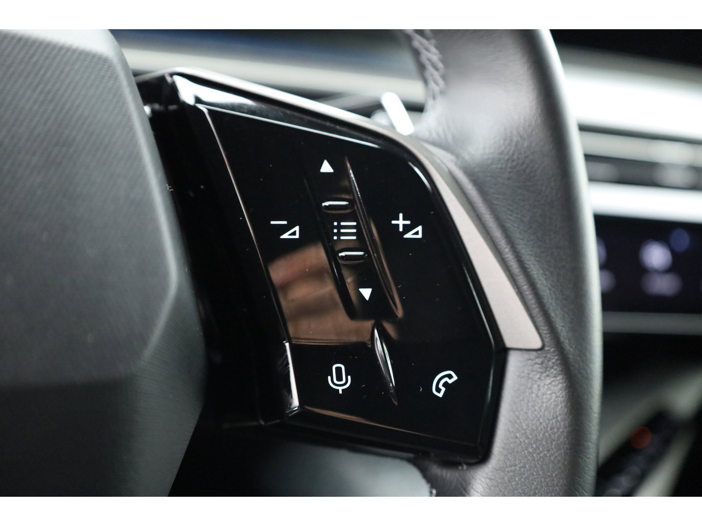 Peugeot 3008 1.2 Hybrid 136 Allure | Dig. Cockpit | Keyless | 360cam | Adapt. Cruise | Trekhaak | All Season | Apple Carplay & Android Auto