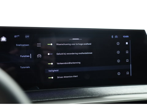 Peugeot 3008 1.2 Hybrid 136 Allure | Dig. Cockpit | Keyless | 360cam | Adapt. Cruise | Trekhaak | All Season | Apple Carplay & Android Auto