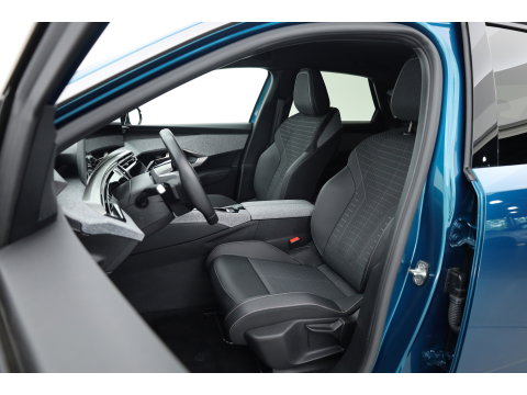 Peugeot 3008 1.2 Hybrid 136 Allure | Dig. Cockpit | Keyless | 360cam | Adapt. Cruise | Trekhaak | All Season | Apple Carplay & Android Auto