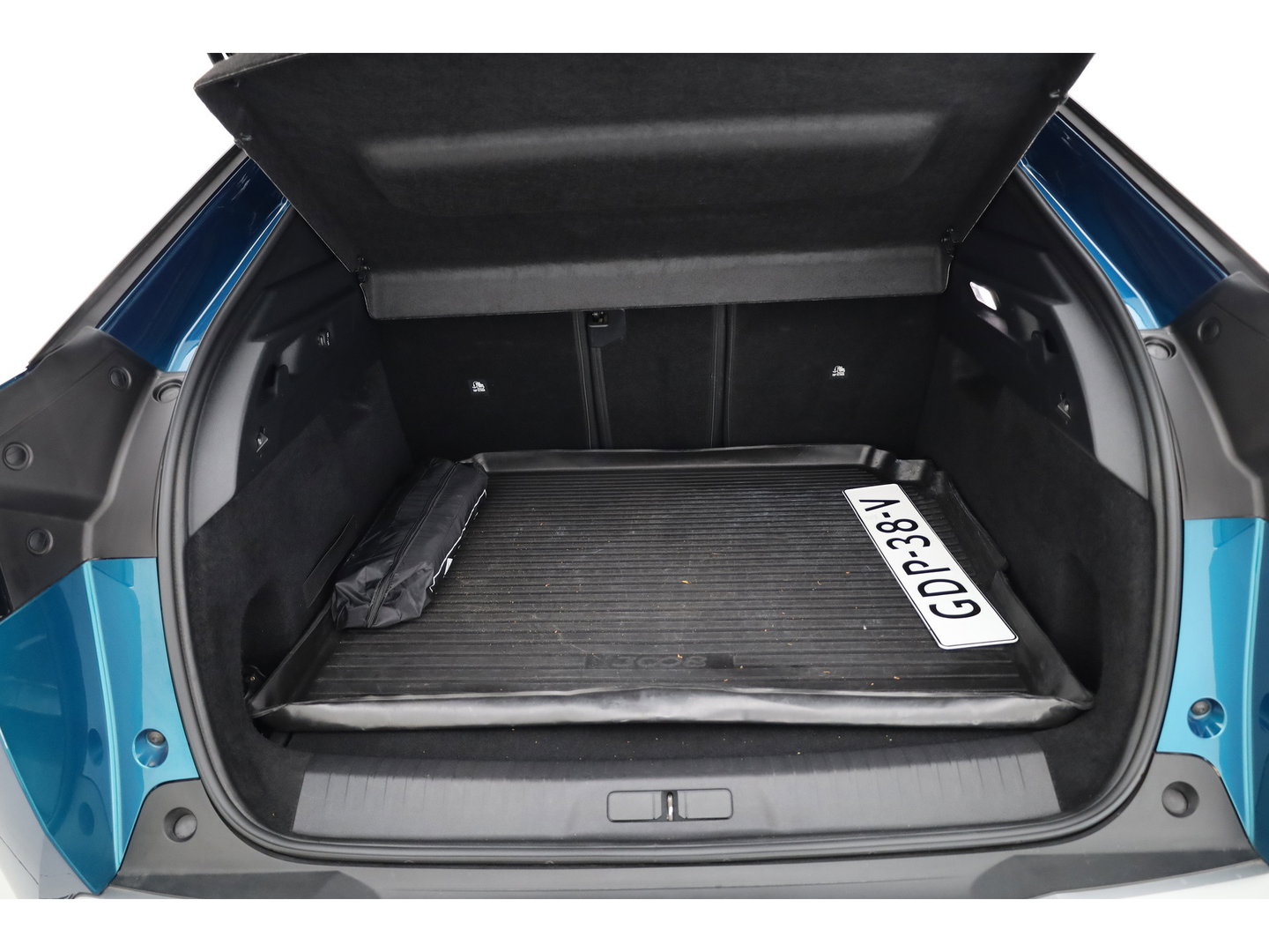 Peugeot 3008 1.2 Hybrid 136 Allure | Dig. Cockpit | Keyless | 360cam | Adapt. Cruise | Trekhaak | All Season | Apple Carplay & Android Auto
