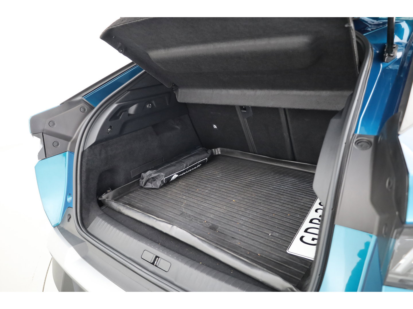 Peugeot 3008 1.2 Hybrid 136 Allure | Dig. Cockpit | Keyless | 360cam | Adapt. Cruise | Trekhaak | All Season | Apple Carplay & Android Auto