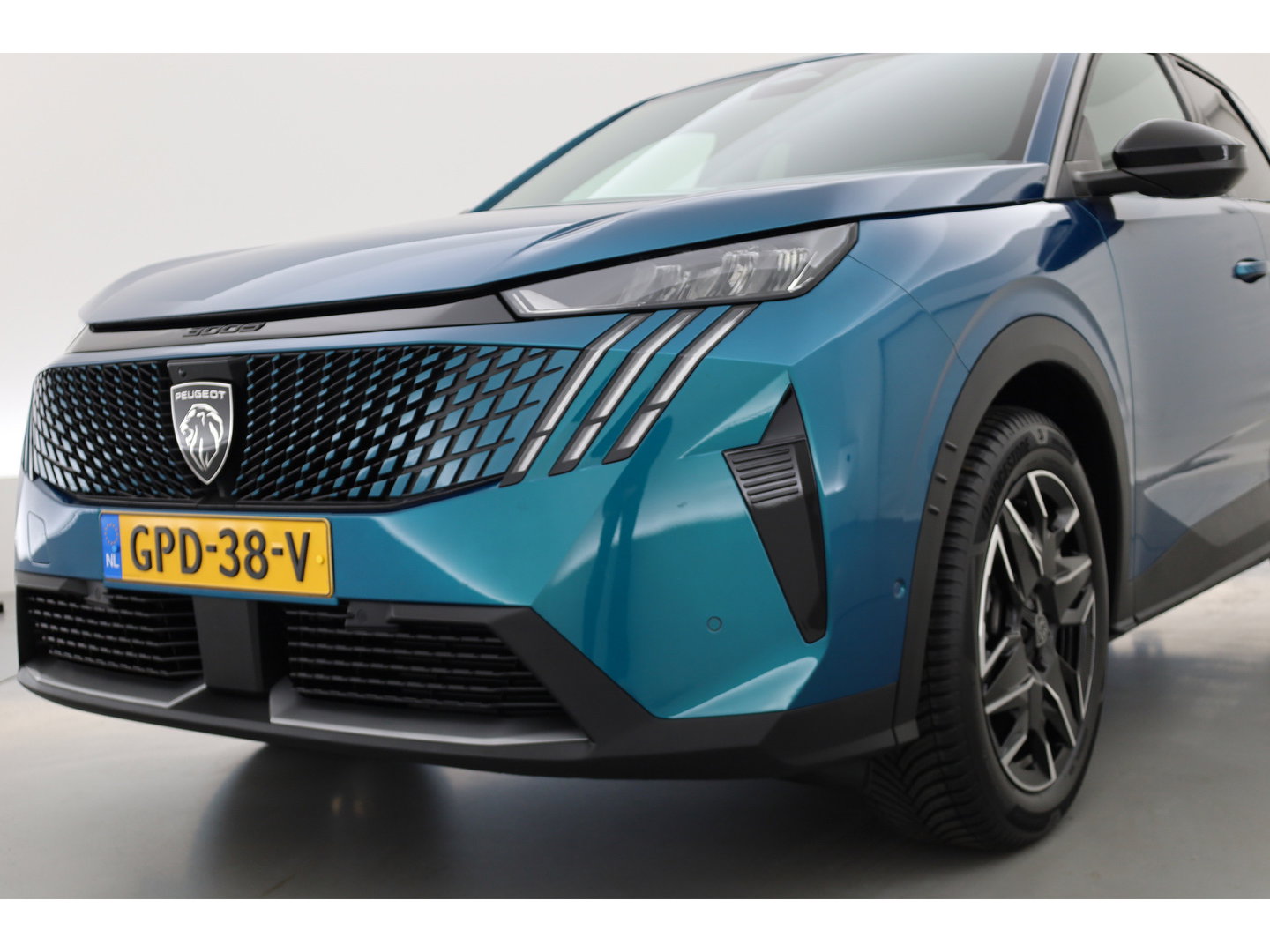 Peugeot 3008 1.2 Hybrid 136 Allure | Dig. Cockpit | Keyless | 360cam | Adapt. Cruise | Trekhaak | All Season | Apple Carplay & Android Auto