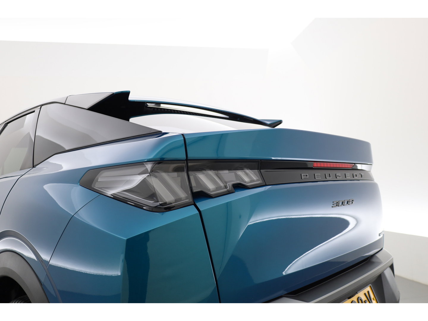 Peugeot 3008 1.2 Hybrid 136 Allure | Dig. Cockpit | Keyless | 360cam | Adapt. Cruise | Trekhaak | All Season | Apple Carplay & Android Auto
