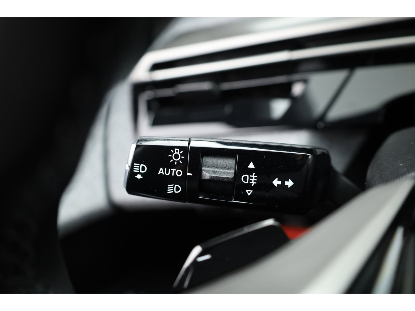 Peugeot 3008 1.2 Hybrid 136 Allure | Dig. Cockpit | Keyless | 360cam | Adapt. Cruise | Trekhaak | All Season | Apple Carplay & Android Auto