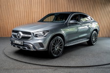 Mercedes-Benz GLC - Coupé 300e 4M AMG Schuifdak Leer Navi 360 Distronic+ Stoelventilatie Memory seats Stoelverwarming Elektr. bedienbaar trekhaak PTS Elektr. achterklep BTW auto