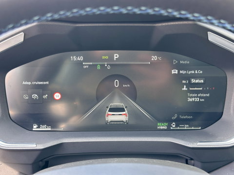 Lynk & Co 01 1.5 | Black Pakket | Panoramadak | Zwarte hemel | Stuurwielverwarming | Adaptive Cruise Control | Keyless | Elektrische Bestuurdersstoel + Geheugen | Parkeersensoren | Apple Carplay |
