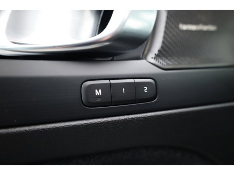 Volvo XC40 2.0 B3 Ultra Black Edition | Pano | ACC | Blis | 360 Cam | H&K Audio | Stoel & Stuur verwarming |