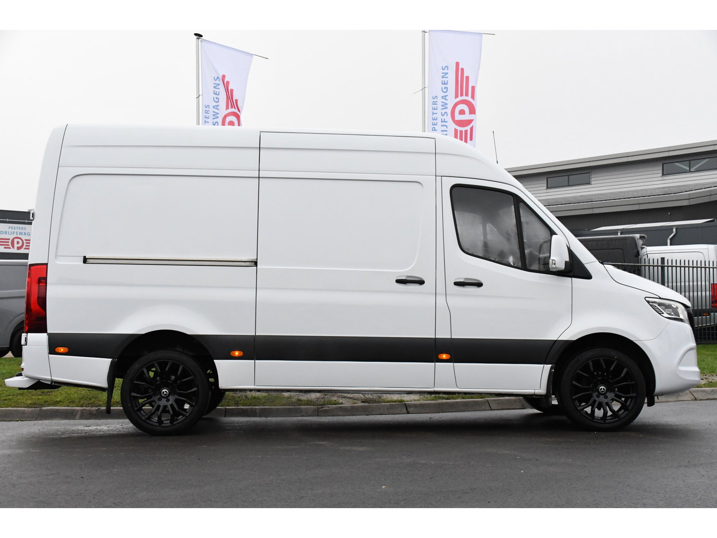Mercedes-Benz Sprinter 317 1.9 CDI L2H2 RWD PB Edition Camera, Cruise, Carplay, 3500kg Trekhaak, 170PK, Automaat, LED,  Multimedia, UNIEK!