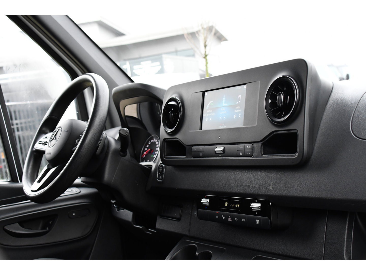 Mercedes-Benz Sprinter 317 1.9 CDI L2H2 RWD PB Edition Camera, Cruise, Carplay, 3500kg Trekhaak, 170PK, Automaat, LED,  Multimedia, UNIEK!