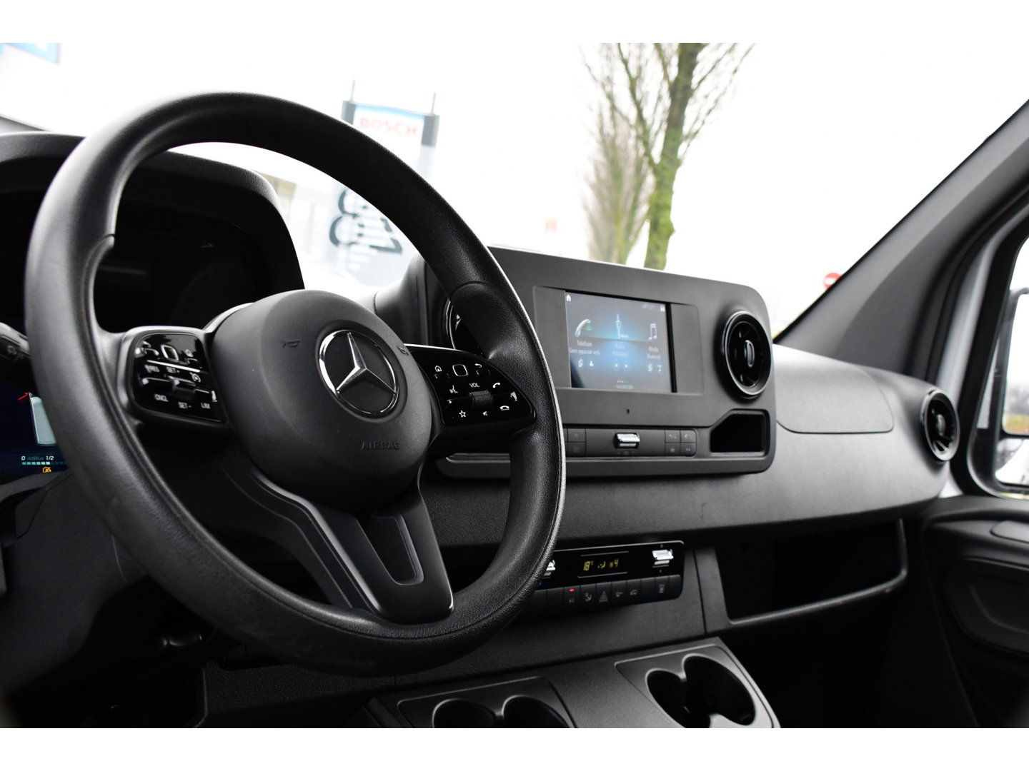 Mercedes-Benz Sprinter 317 1.9 CDI L2H2 RWD PB Edition Camera, Cruise, Carplay, 3500kg Trekhaak, 170PK, Automaat, LED,  Multimedia, UNIEK!