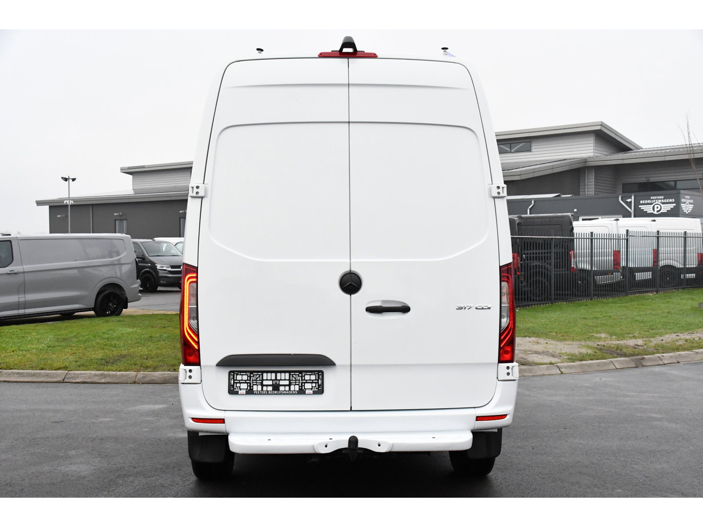 Mercedes-Benz Sprinter 317 1.9 CDI L2H2 RWD PB Edition Camera, Cruise, Carplay, 3500kg Trekhaak, 170PK, Automaat, LED,  Multimedia, UNIEK!