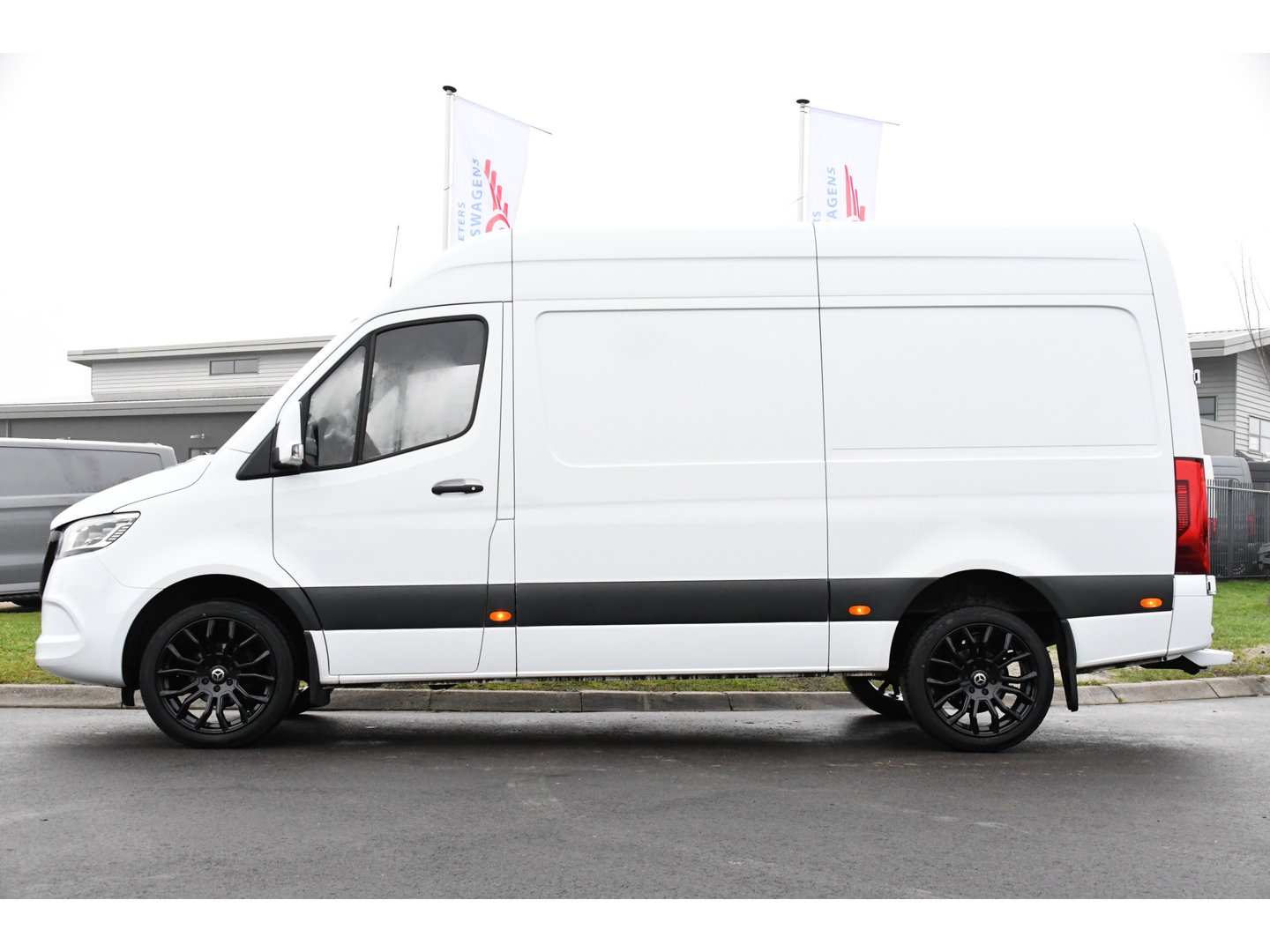 Mercedes-Benz Sprinter 317 1.9 CDI L2H2 RWD PB Edition Camera, Cruise, Carplay, 3500kg Trekhaak, 170PK, Automaat, LED,  Multimedia, UNIEK!