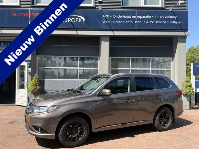 Mitsubishi Outlander - 2.0 PHEV Business Edition Automaat,Navi,18Inch,Clima Trekhaak 4X4  Dealer onderhouden 122pk