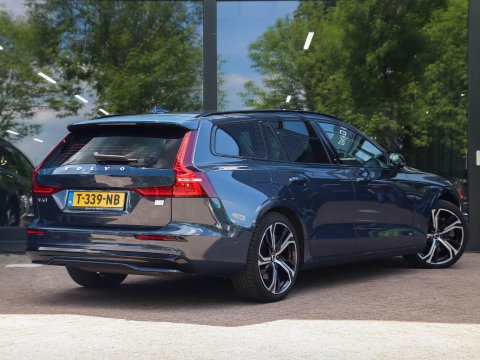 Volvo V60 T6 AWD Plus Dark Pano 360 Cam Trekh. Harman Kardon 19''