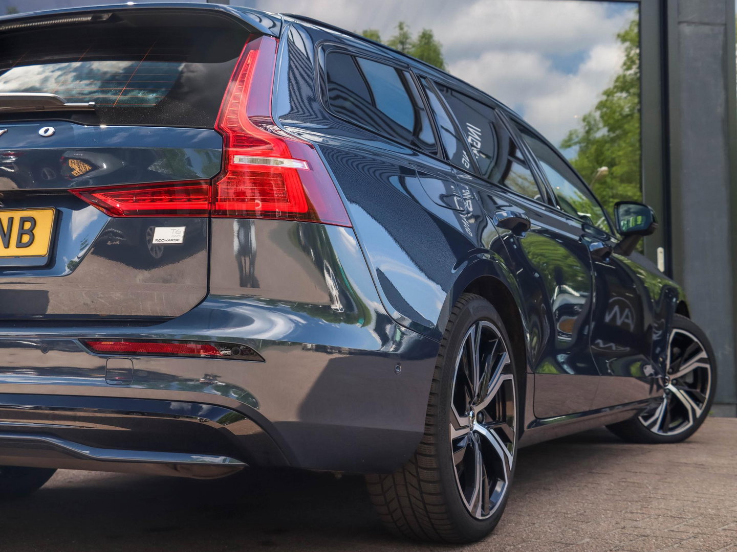 Volvo V60 T6 AWD Plus Dark Pano 360 Cam Trekh. Harman Kardon 19''