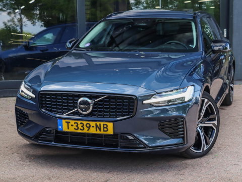 Volvo V60 T6 AWD Plus Dark Pano 360 Cam Trekh. Harman Kardon 19''