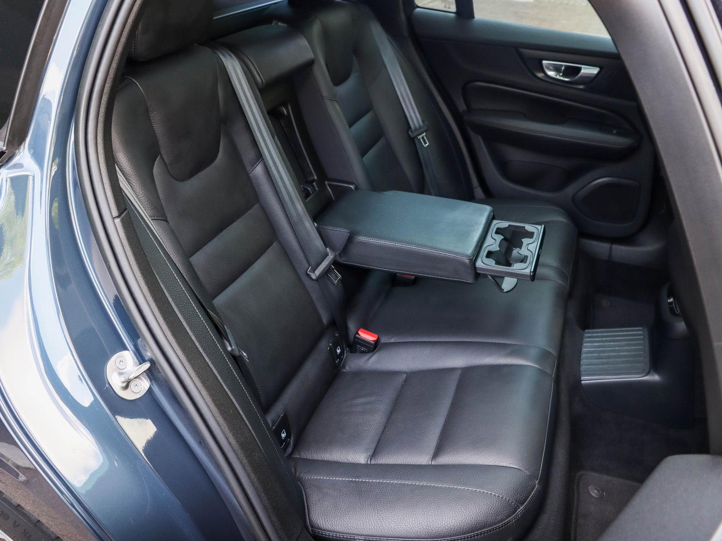 Volvo V60 T6 AWD Plus Dark Pano 360 Cam Trekh. Harman Kardon 19''